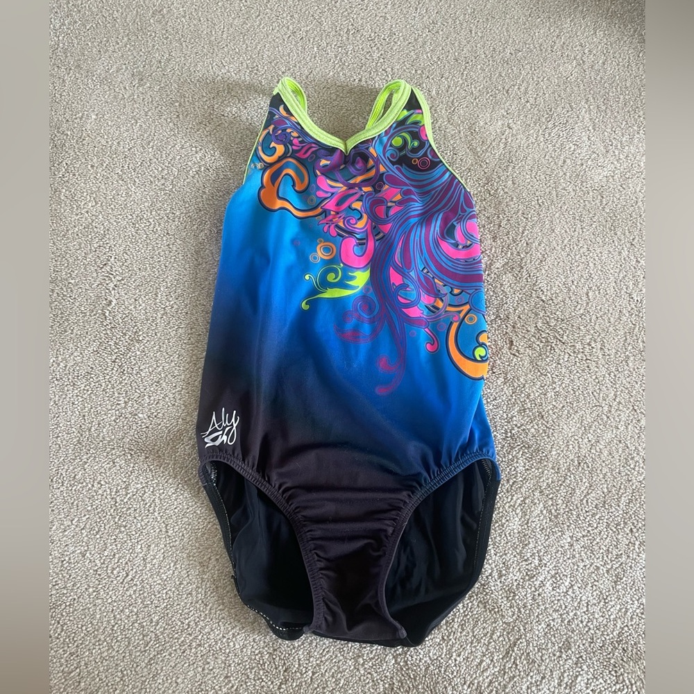 5 adult small leos